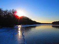 The frozen lake within Blydenburgh County Park