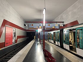 Le quai central de la station.