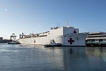 USNS Mercy стыковка в Лос-Анджелесе для лечения COVID-19 response.jpg