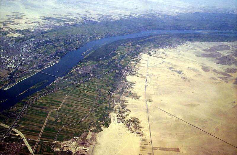 Soubor:Vallee fertile du Nil a Louxor.jpg