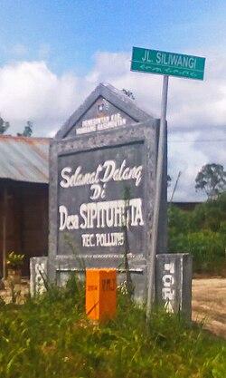 Gapura selamat datang di Desa Sipitu Huta