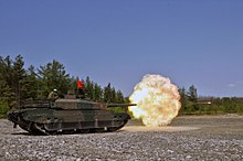 A Japanese Type 10 firing. 10Shi Zhan Che (Di 2Zhan Che Lian Dui ).jpg