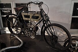 Triumph à moteur JAP de 292 cm3/2,5 ch incliné vers l'avant (1903).