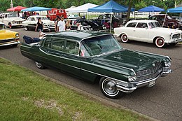 Una Cadillac Serie 75 del 1964