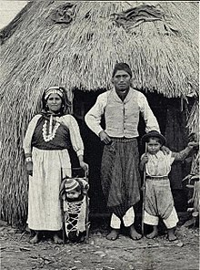 A family of Araucauians (Chile).jpg