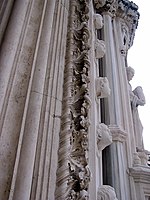 Particolare delle sculture sul portale della Chiesa di San Francesco alle Scale ad Ancona