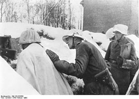 Bundesarchiv Bild 183-B20689, vor Leningrad, General Lindemann in den vordersten Linien.jpg