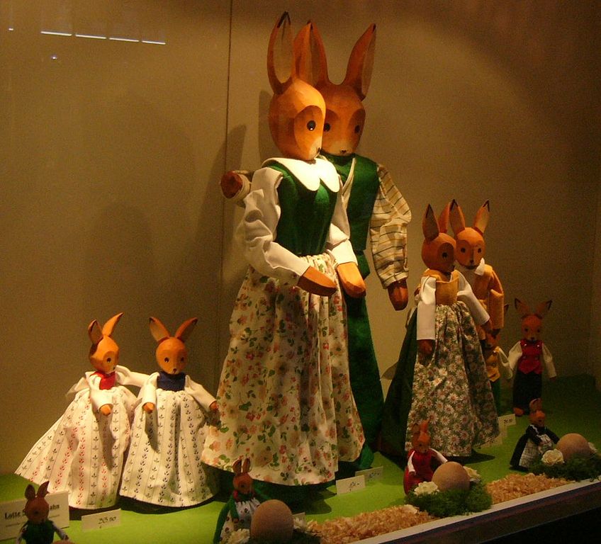 http://upload.wikimedia.org/wikipedia/commons/thumb/4/42/Bunny-family.jpg/848px-Bunny-family.jpg