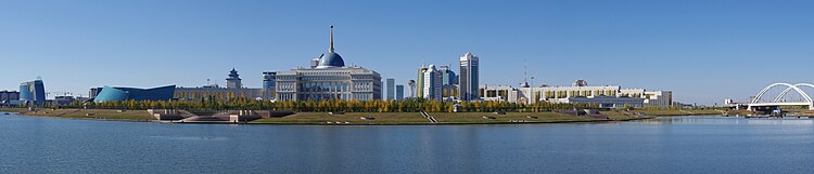 Astana hiriaren irudi panoramikoa: erdialdean lehendakariaren jauregia ageri da