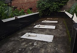 Graves of Dutt family