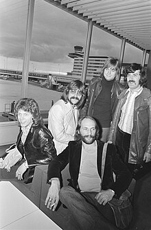 Engelse popgroep Moody Blues arriveert op Schiphol Moody Blues, Bestanddeelnr 923-9510.jpg