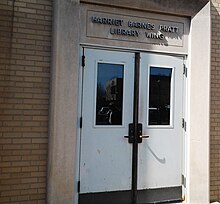 Entrance to the Harriet Barnes Pratt Library wing Entrance to Pratt Wing at NYBG.jpg