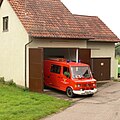Feuerwehrhaus mit Tragkraftspritzenfahrzeug