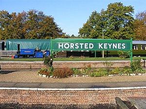 Знак станции Horsted Keynes и Sharpthorn.JPG