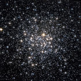 Мессье 107 Хаббл WikiSky.jpg