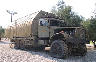 KrAZ-214 s PMP pontonskih mostom