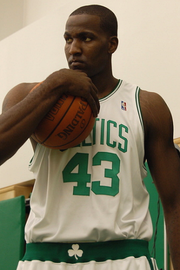 Photo de Kendrick Perkins avec un ballon