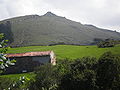 Picu Dobra dendi'l su macizu. 604 msnm, lindón enti los concejos cántabros de Torlavega, San Felicis de Buelna y Puenti Viesgu. 12/Setiembri/2007