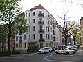 großvolumiges fünfgeschossiges Eck-Mietshaus zur Querallee