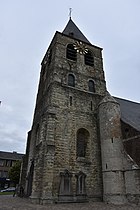 De kerktoren met traptoren