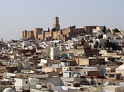 April 2006:Blick vom Ribatturm über die Medina auf die Kasbah von Sousse, Tunesien