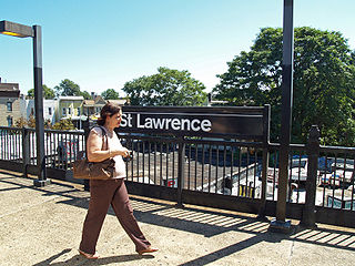 St Lawrence Avenue (IRT Pelham Line) by David Shankbone.jpg