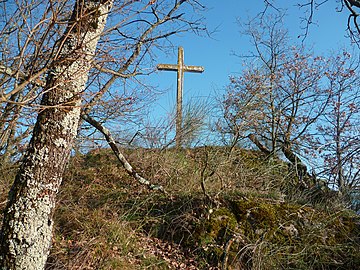 Croix au sommet du rocher de Roquelaure.