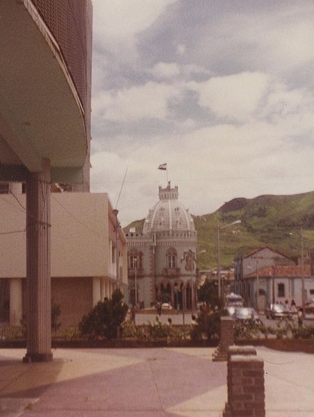 Blick auf den alten Präsidentenpalast, Parlamentsgebäude links, 1980