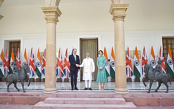 The Prime Minister, Shri Narendra Modi receives the Duke and Duchess of Cambridge Prince William and Kate Middleton, at Hyderabad House, in New Delhi on April 12, 2016 (1)