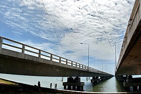 Tinsulanonda Bridge 1.jpg