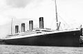 El Titanic en Southampton, durante los preparativos para su viaje inaugural, hacia el 8 - 9 de abril de 1912.