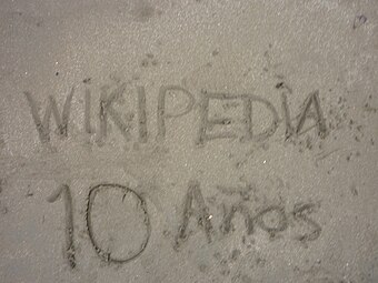 Celebración en playas de Costa Rica por los 10 años de Wikipedia.