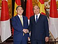 Nguyễn Xuân Phúc with Japanese Prime minister Yoshihide Suga in 2020.
