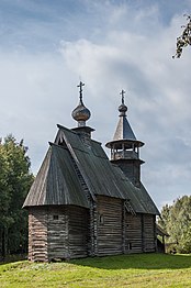 Спасская церковь из с. Фоминское с клинчатыми кровлями и шатровой звонницей. Музей в Костроме