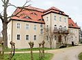 Schloss mit umgebendem Wassergraben und zwei Steinbrücken (Einzeldenkmal zu ID-Nr. 09303991)