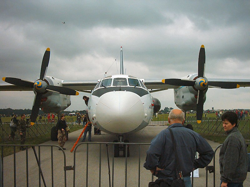 File:An 26 airshow radom2007.jpg