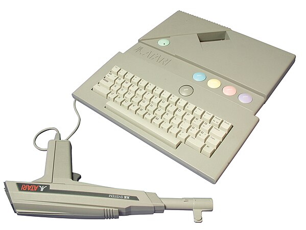 The Atari XEGS with keyboard and XG-1 lightgun attached.