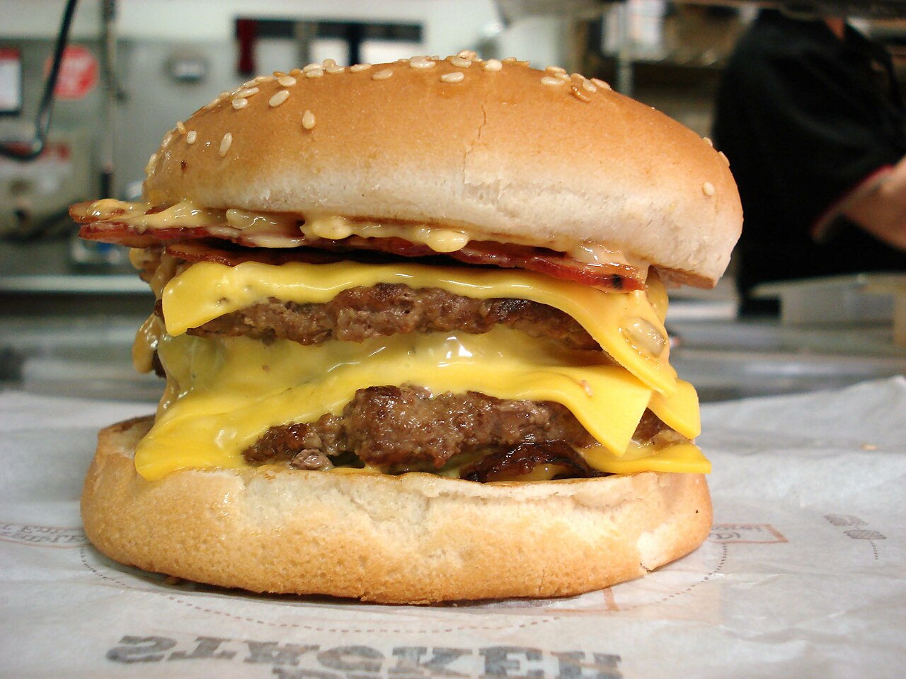 1280px-Burger_King_Quad_Stacker_cheeseburger.jpg