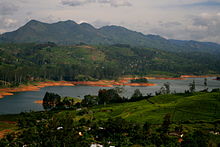 Castlereigh Reservoir en Kehelgamu Oya, afluente del Kelani River.