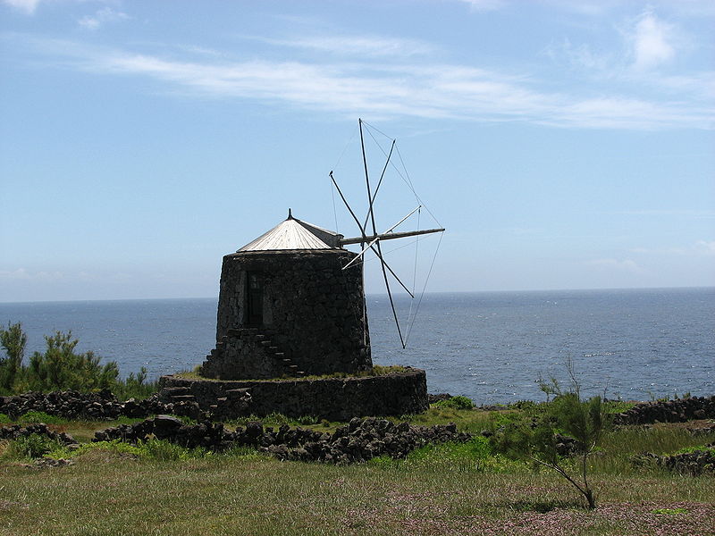 Imagem:Corvo traditional windmill.JPG