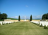 Fila di croci al cimitero di guerra