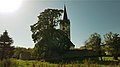 Grand cyprès chauve adossé contre le mur d'enceinte du cimetière fortifié. Il est âgé de 210 ans, mesure 4,12 mètres de circonférence et 22,50 mètres de hauteur.