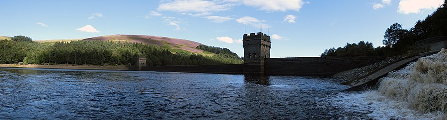Derwent Dam from the top of the dam (August 2017)