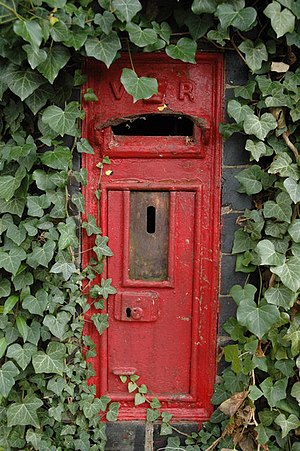 English: Disused letterbox, Callow End A disus...