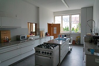 Küche, dem Gemeindesaal vorgelagert
