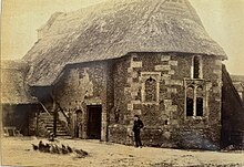 The Gatehouse when it was a barn. Gatehouse thatched.jpg