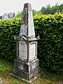 Kriegerdenkmal für die Gefallenen des deutsch-französischen Krieges 1870/1871 und Kriegerdenkmal für die Gefallenen des 1. Weltkrieges, umgeben von einem Ehrenhain mit Einfriedung