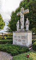 Kreuzigungsgruppe auf dem Friedhof