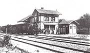 17. KW Die Station Hinwil der rund 22 km langen Bahnstrecke Effretikon–Hinwil im Kanton Zürich (1877).