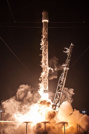 Falcon 9 s prvním stupněm B1044 startuje.